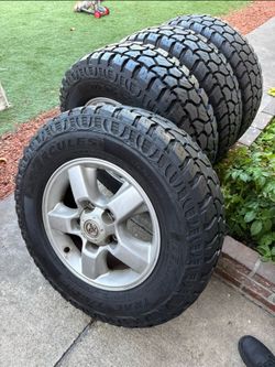 Toyota tundra 5 birlos rims and tires 275:70/18