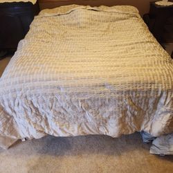 Used King Size Comforter W/ 2 Pillow Shams