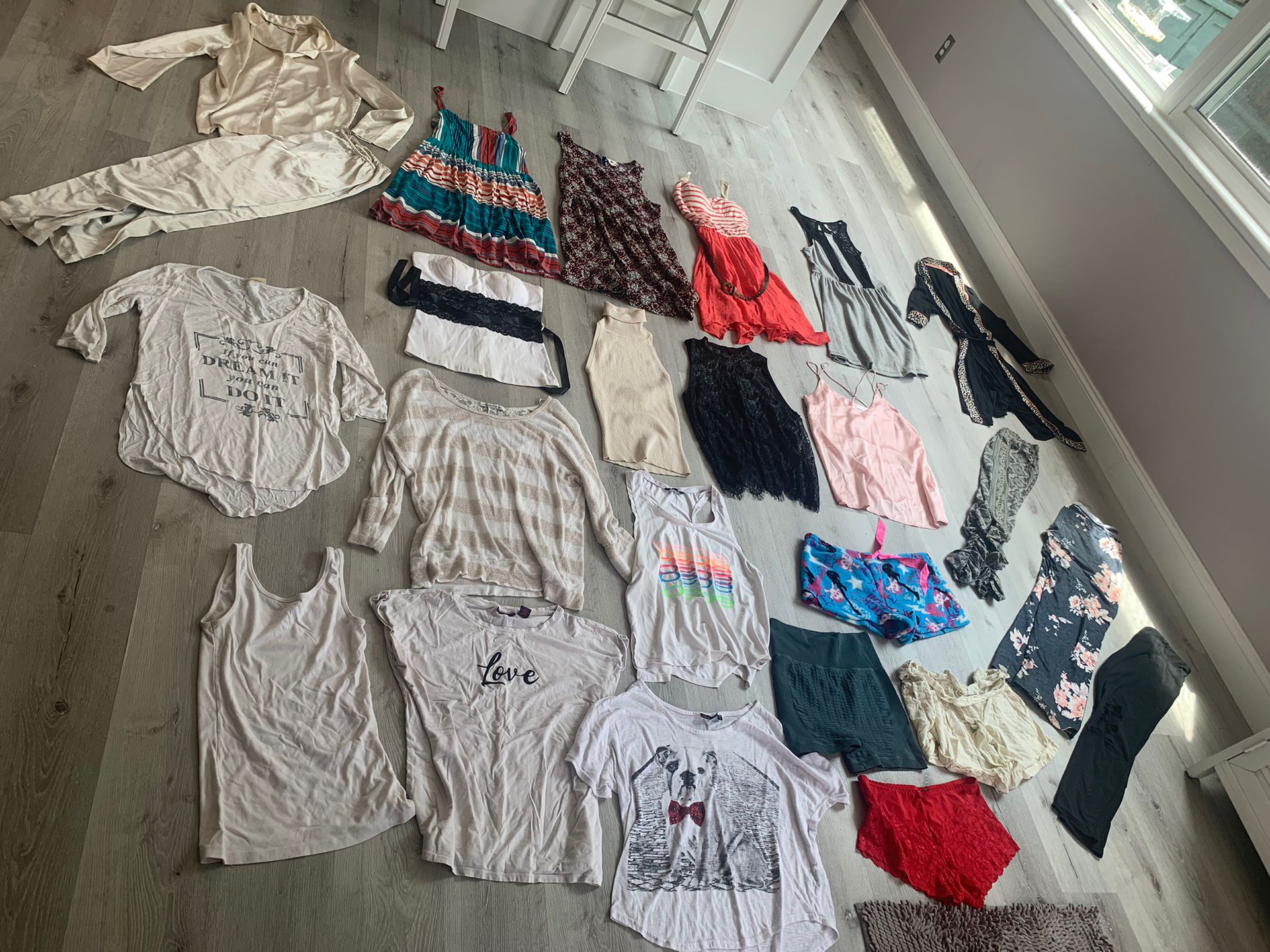 Women’s Clothes Lot