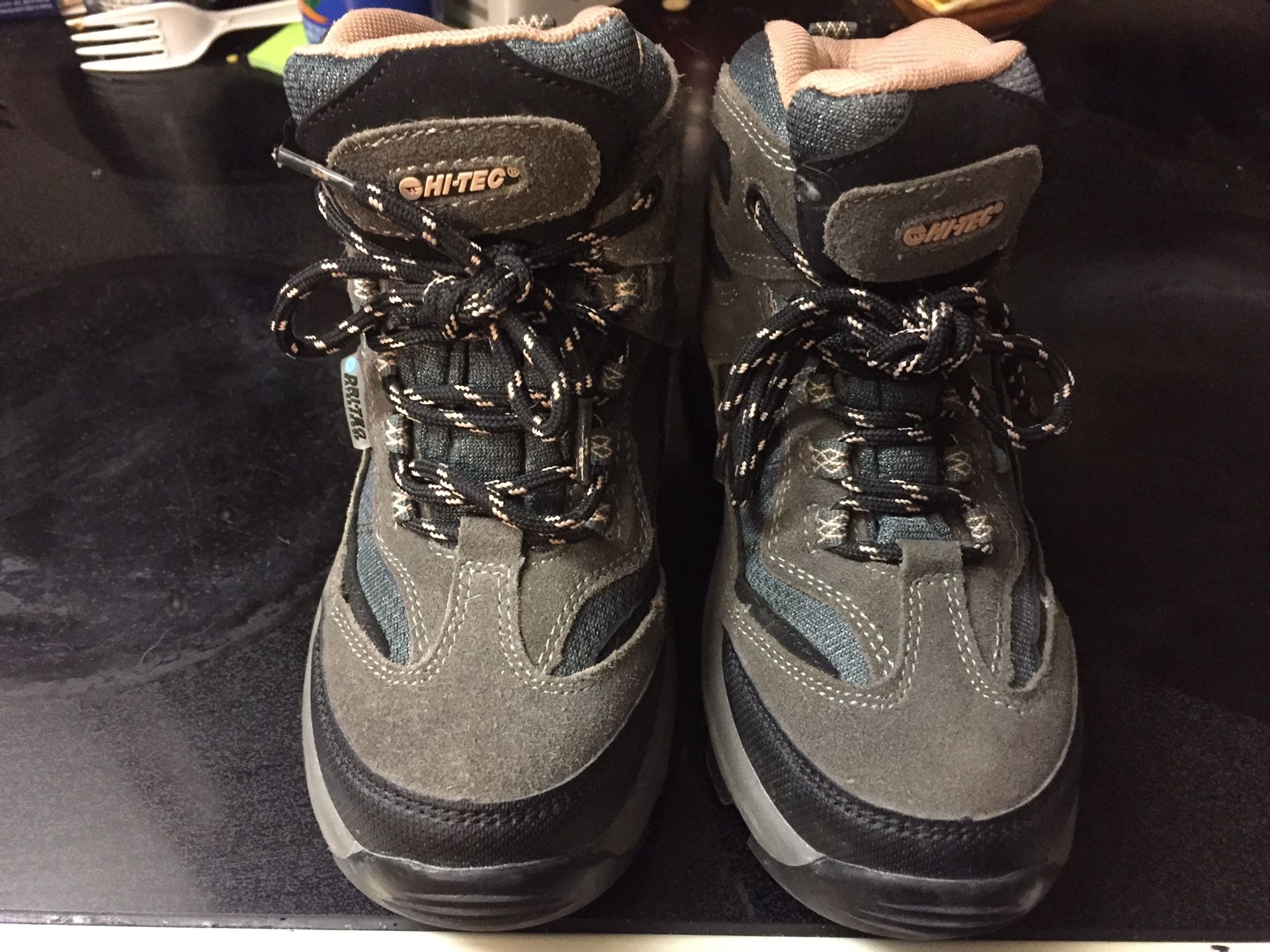 Girls hiking boots size1