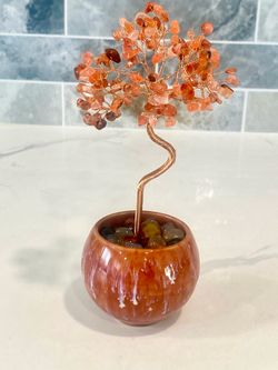 Arbol de la vida cuarzo ágata roja en base de cerámica