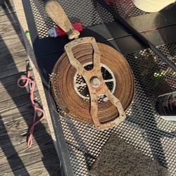 💵15 – Vintage Steel Measuring Reel / Surveyor’s Tape – Corpus Christi, TX 👉 OBO – priced to sell!  ✨ Vintage heavy-duty steel measuring reel 📏 Wood