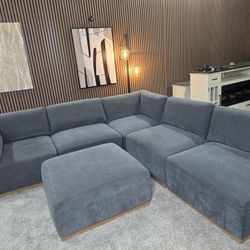Like New - Henredon 6-piece Modular Fabric Sectional with Ottoman