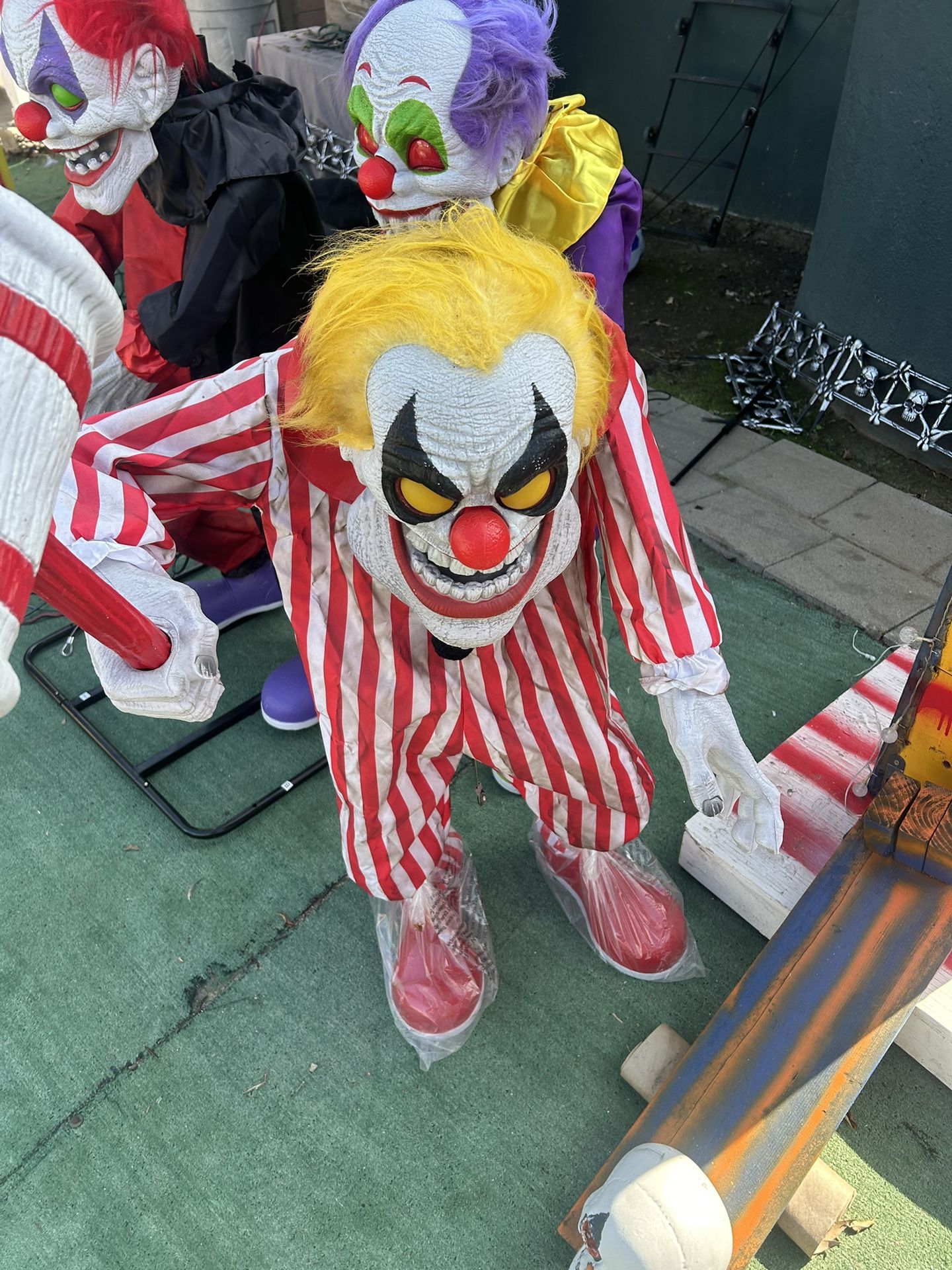 7.5 feet stackable clowns