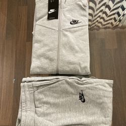 🔥🔥 men’s Nike sweatsuits HMU $75 each sizes 3x and small left