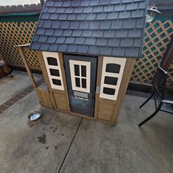PLAY HOUSE