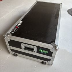 Odyssey DJ Mixer Turntables Flight coffin Case with Wheels