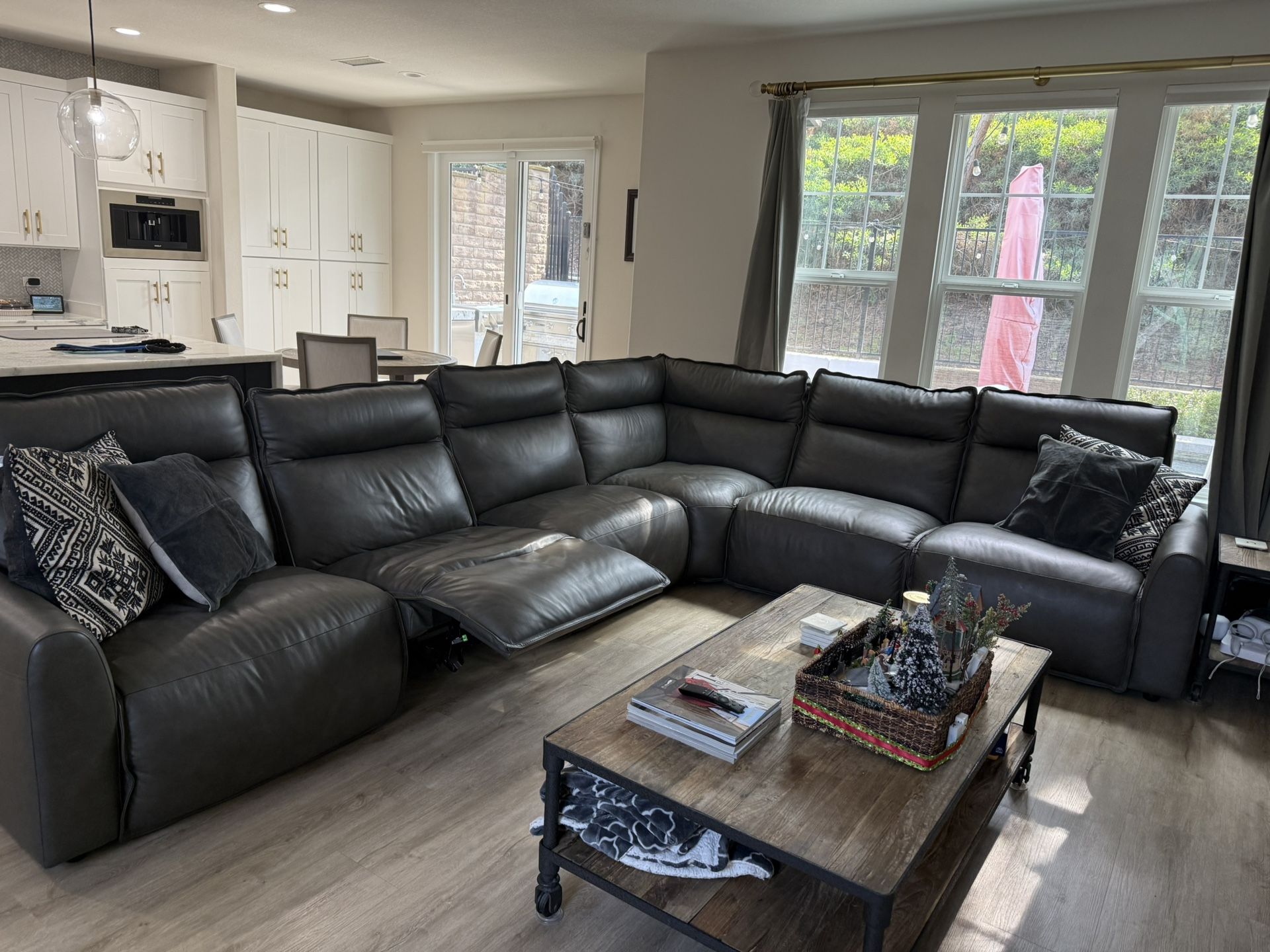 Like New Sectional Sofa Recliner 