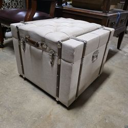 Ottoman with inner storage