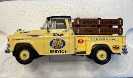 ( 12) Collectible Matchbox trucks scale 1:43