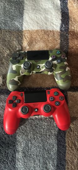 PS4 controllers