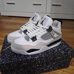 Jordan Retro 4 Military