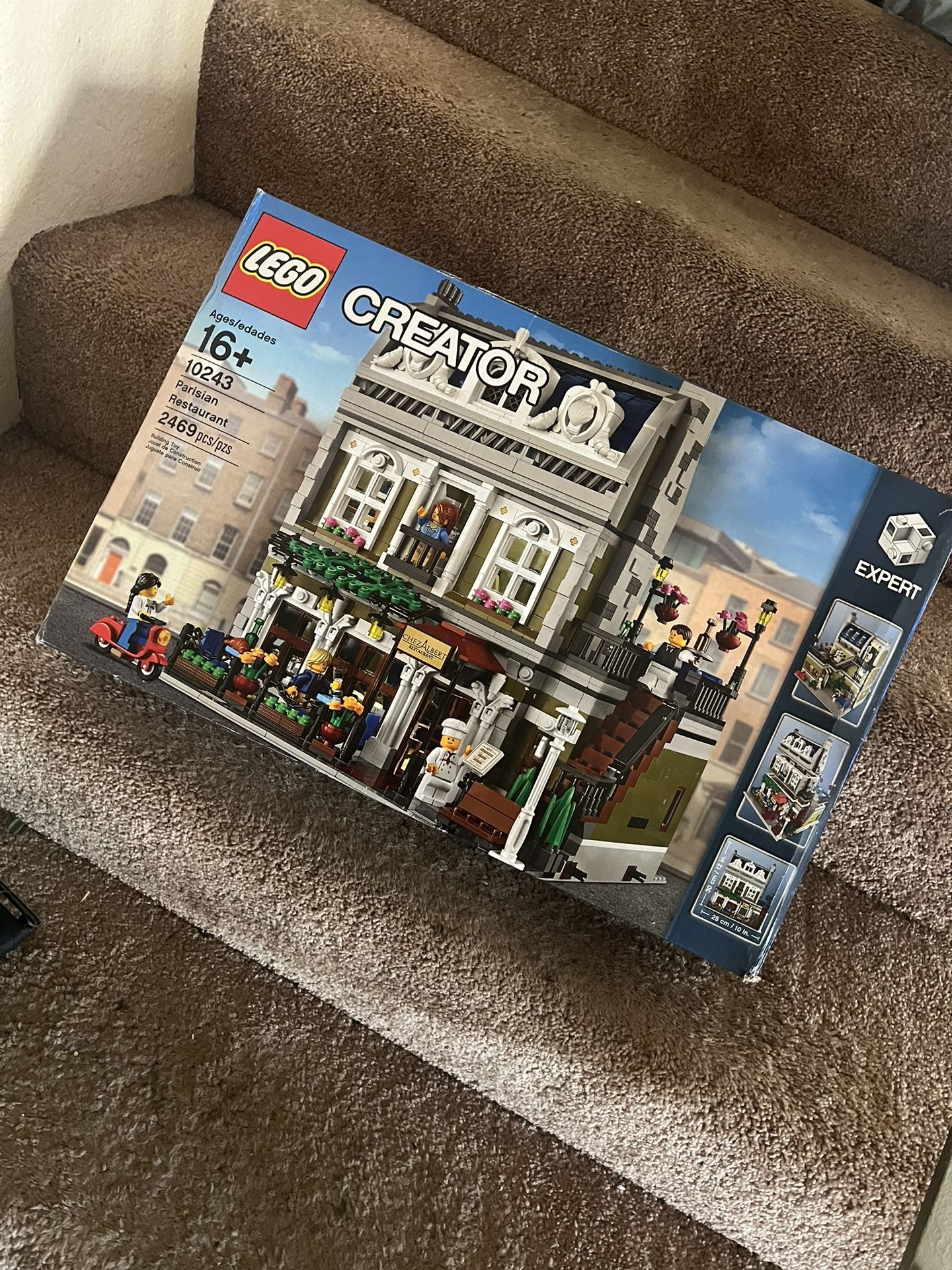 Lego Set 10243 Parisian Restaurant