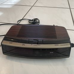 Vintage GE bedside Alarm Clock and AM FM radio