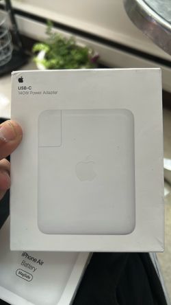Apple usb-c 140w power adapter brand new