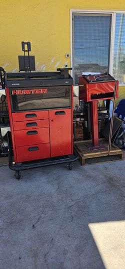 Hunter R811 wheel alignment machine/lift Rack Console/swing Air Jacks Sold As IsI
