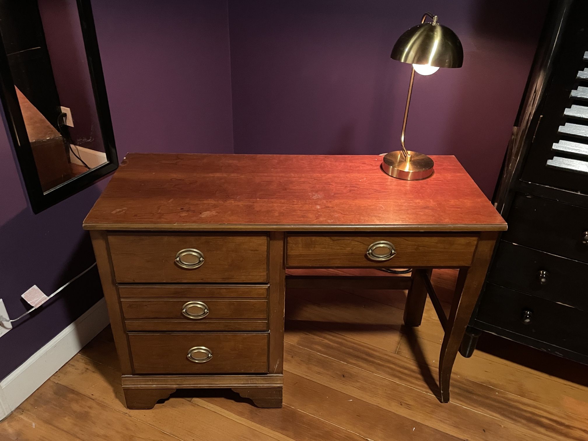 Cute Antique Style Small Desk