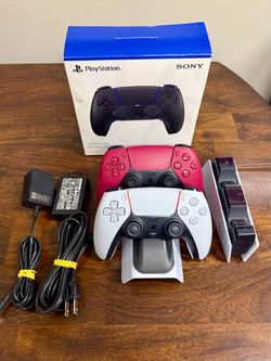 3 Sony PS5 DualSense Controllers & 2 Charging Stations