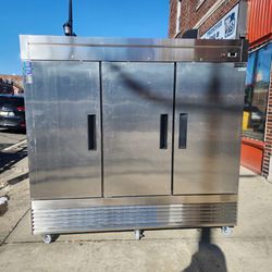 83 “ 3 Door Reach In Refrigerator Stainless Steel 