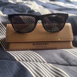 Authentic Burberry B4293 Sunglasses – Vintage Check – Excellent Condition