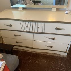 Dresser With Mirror