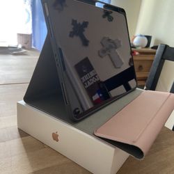 Brand New iPad Cell And Wifi 64GB 