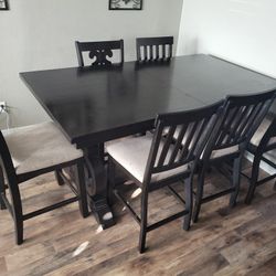 Dining Room Table 
