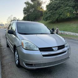 Toyota Sienna 