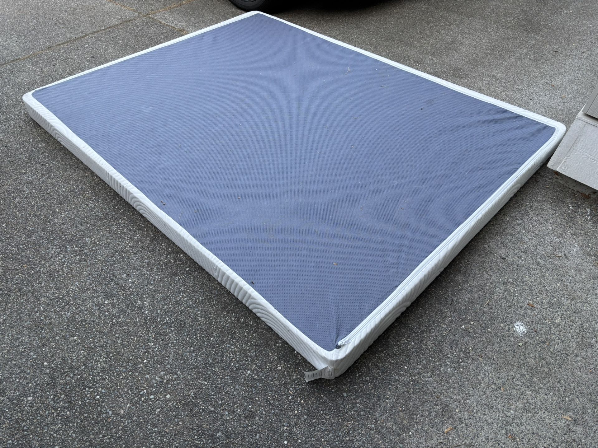 Zinus Low Profile 4” Bamboo Queen Box Spring