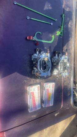 2AVS2 800 CFM Edelbrock Endura shine carburetors