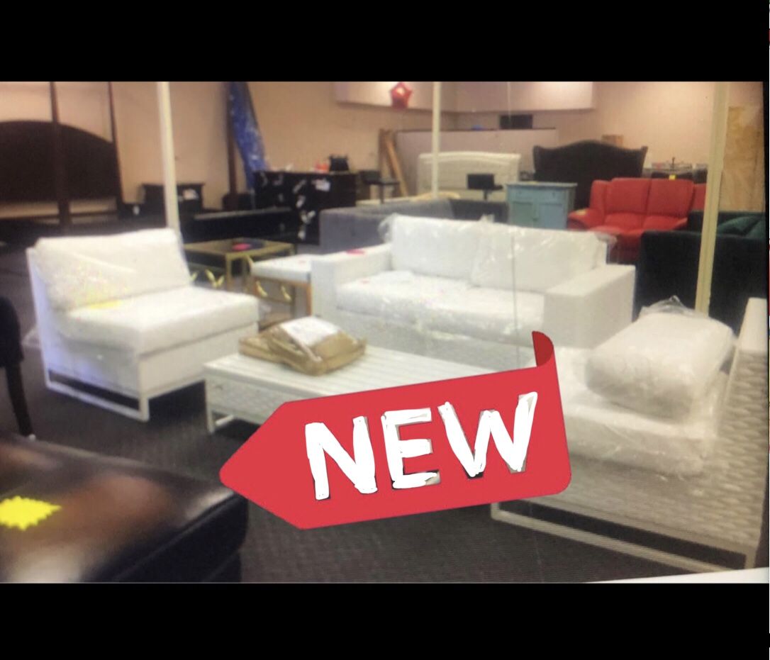 Brand New - Miami 7 piece outdoor Set - Brand New!!