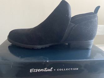 Dr Sholls Suede Shoes