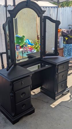 Broyhill Vanity