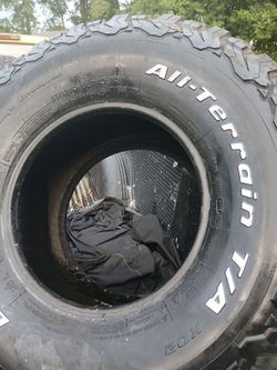 33 x 12.5 x15 BF Goodrich All Terrain Tires