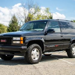 2 Door Yukon Gt 1993 transfer case with drive shaft v8