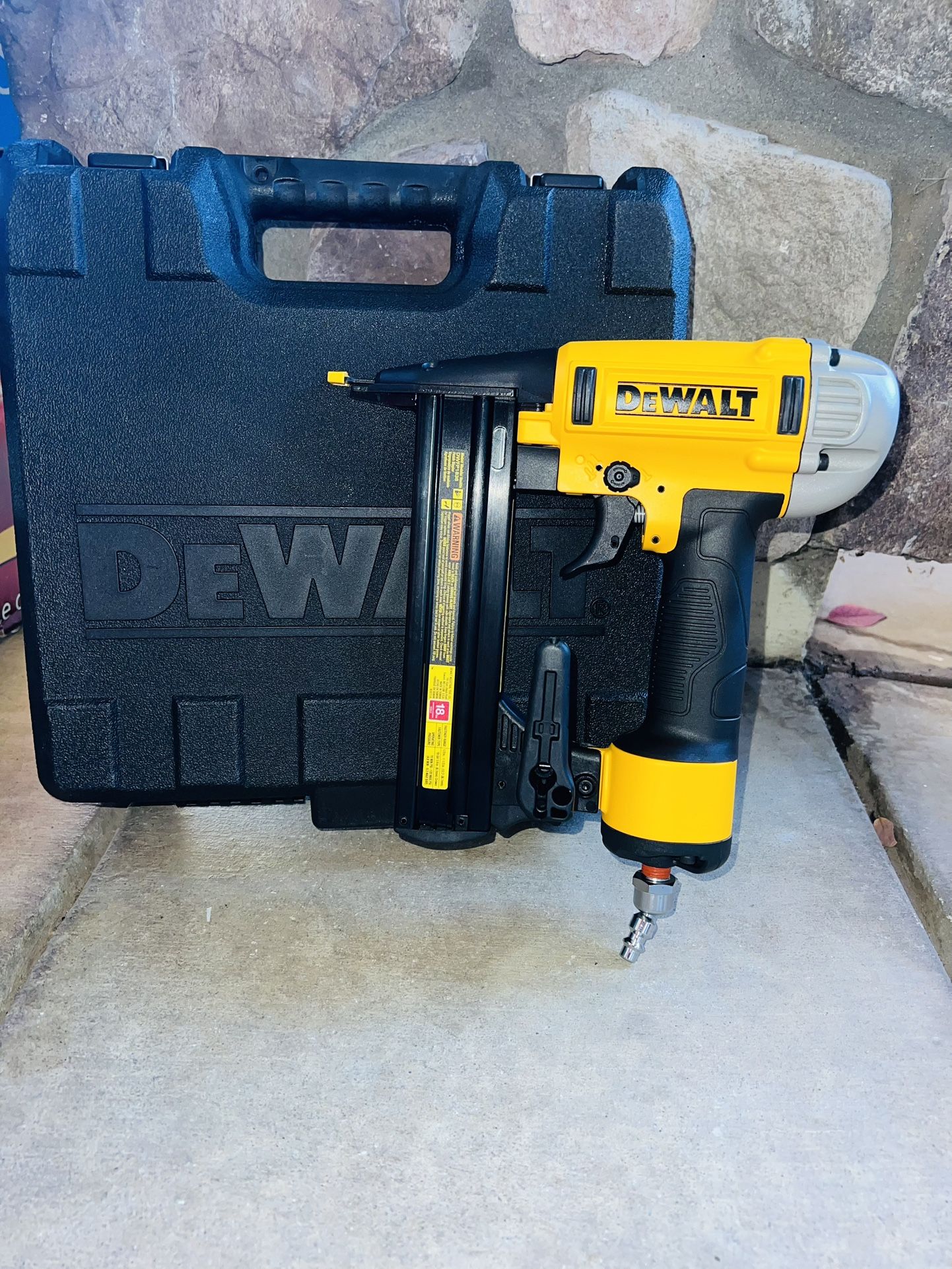 DeWalt Pneumatic 18-Gauge 1/4" Crown Stapler - DWFP1838