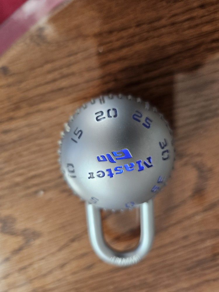 MASTER LOCK GLO.Ccombination Padlock