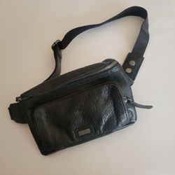 Spikes & Sparrow Leather Hip Bag Oregon Black Fanny pack. Perfect shape, 
like new. Please see photos for details.
Crafted from highly durable, top-gr