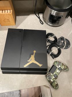 500gb Classic PS4 (DOES NOT PLAY DISCS)