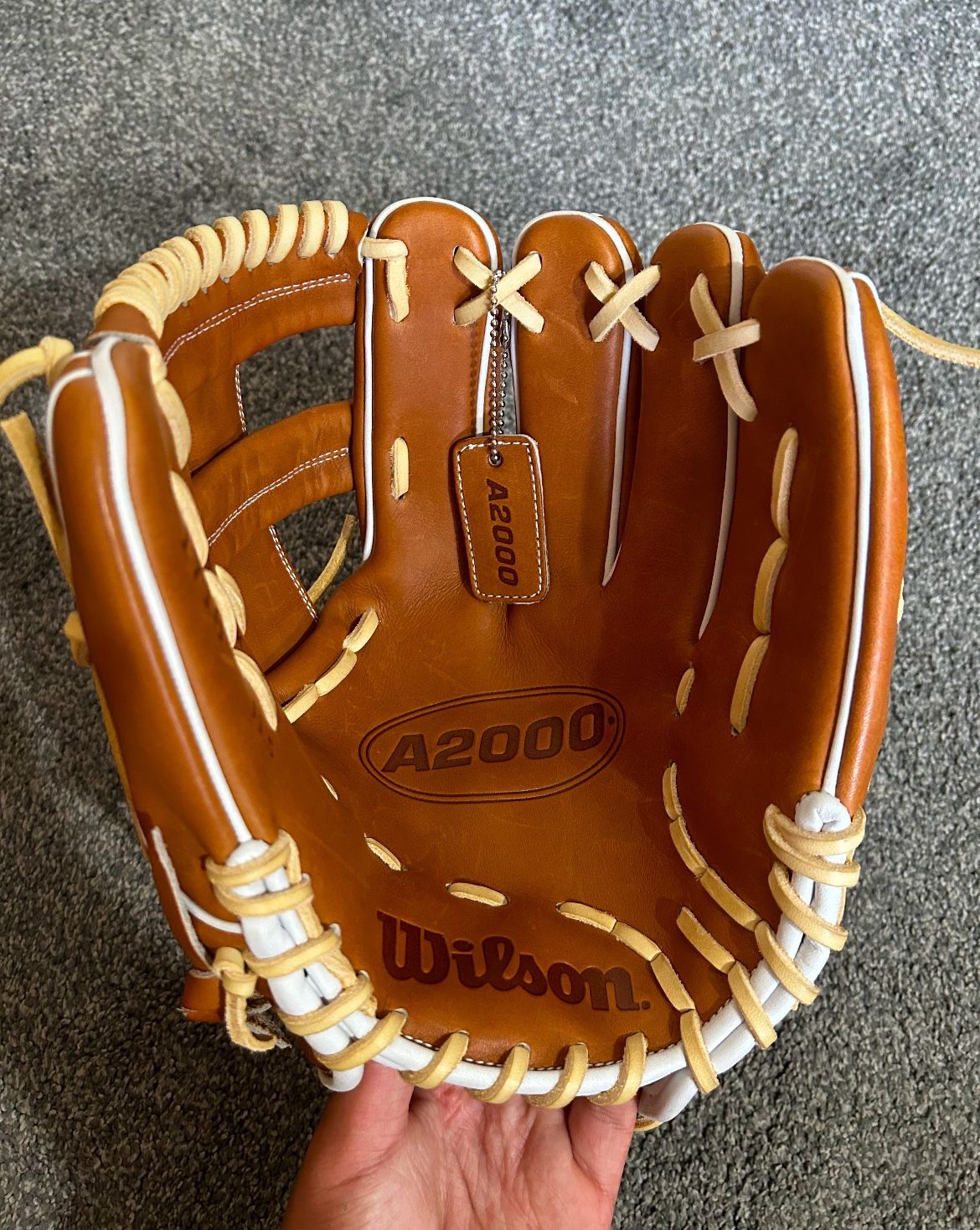 1716 11.5 A2000 baseball glove