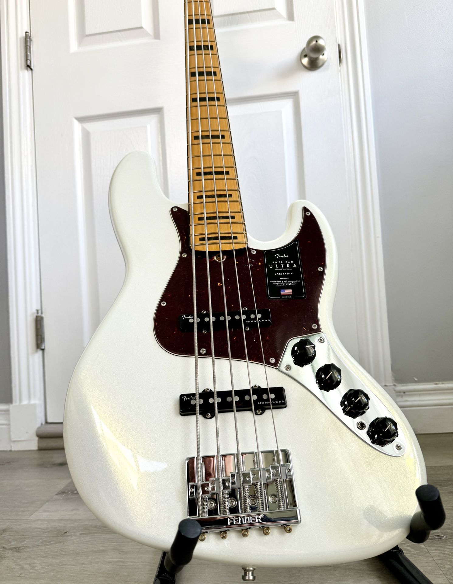 Fender 5 String American Ultra Jazz Bass White