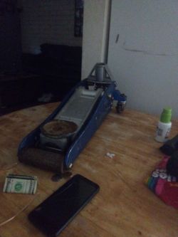 it's a Pittsburgh Jack retail price 236 would like to sell it for $30dollers I don't have the stick slips it up and down