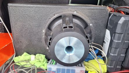 Alpine Type R & 1500 watt Amplifier