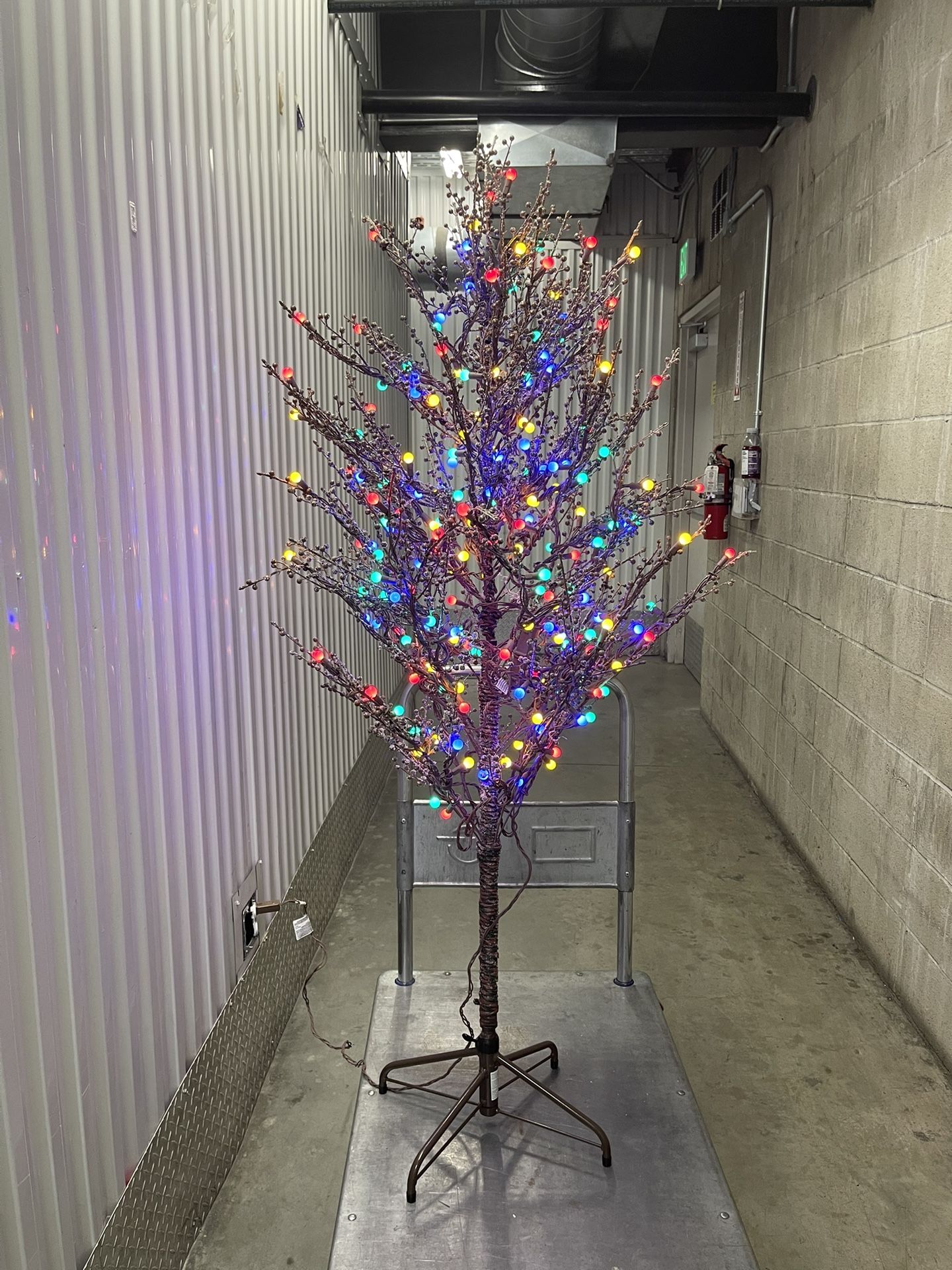 Winnterberry Multi Lighted Tree