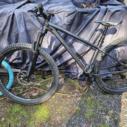 2022 Specialized Fuze Sport 27.5 Med