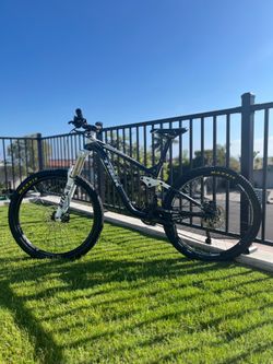 Trek Remedy 8 Mountain Bike