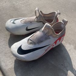 Kids Nike soccer Cleats (Air Zoom)