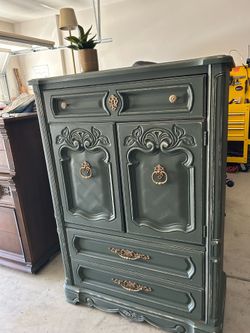 Dresser cabinet