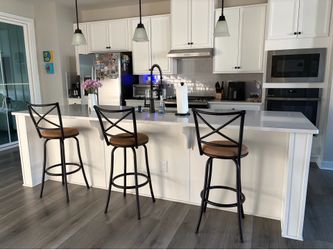 ✨ Set of 3 Bar Stools – 29” Bar Height – Great Condition!