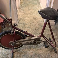 Stationary exercise bike